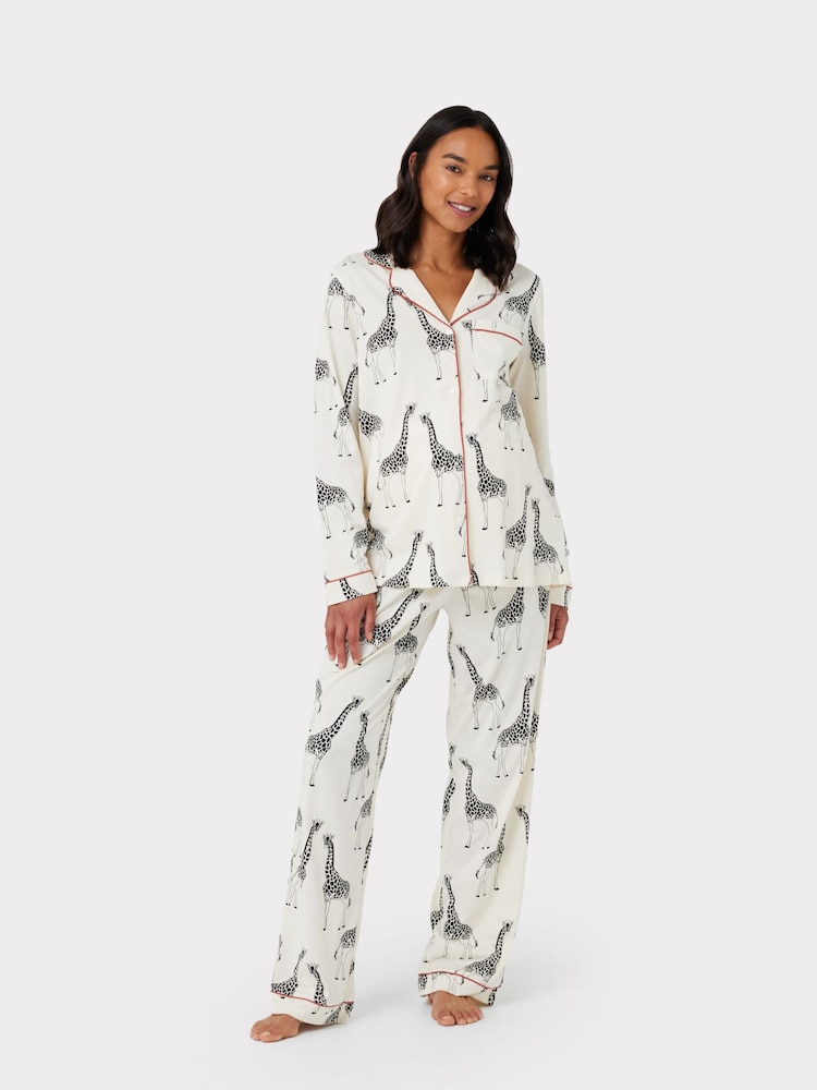Chelsea Peers Cream Maternity Trouser Pyjamas Maternity Organic Cotton Giraffe Print Long Pyjamas Set - Image 1 of 5