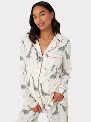 Chelsea Peers Cream Maternity Trouser Pyjamas Maternity Organic Cotton Giraffe Print Long Pyjamas Set - Image 2 of 5