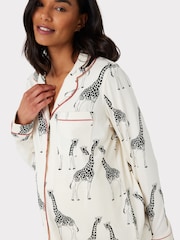 Chelsea Peers Cream Maternity Trouser Pyjamas Maternity Organic Cotton Giraffe Print Long Pyjamas Set - Image 5 of 5