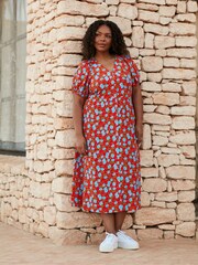 Live Unlimited Red Curve Floral Shirred Shoulder Midi Dress - Image 1 of 8