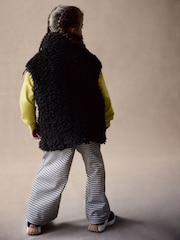 Black Chunky Borg Gilet (3-16yrs) - Image 3 of 11