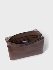 Brązowy - Osprey London The Saddle Leather Tech Pouch - Image 4 of 6