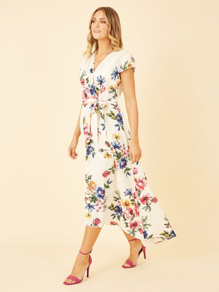 Creme - Mela Wickelkleid mit Stufensaum - Bild 1 von 5 Creme - Mela Wickelkleid mit Stufensaum - Bild 1 von 5