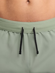 Nike Green 7 Inch Dri-FIT Challenger 9 inch Unlined Running Shorts - Image 4 of 5