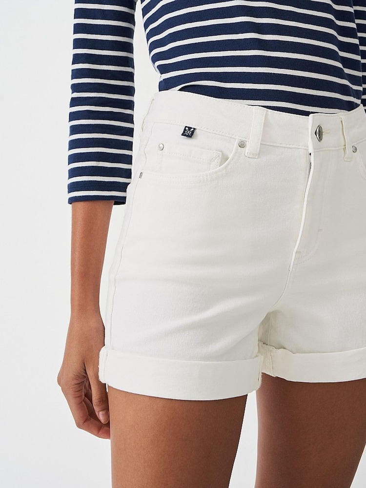 Weiß - Crew Clothing – einfarbige, figurbetonte Shorts aus Baumwolle mit Umschlag - Bild 3 von 3 Weiß - Crew Clothing – einfarbige, figurbetonte Shorts aus Baumwolle mit Umschlag - Bild 3 von 3