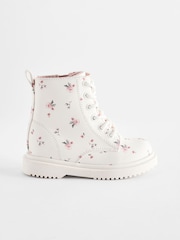 Neutral/Weiss - Stiefeletten mit Blumenmuster und Schnürung - Bild 2 von 6