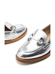 فضي - Moda in Pelle Elsbeth Covered Snaffle Smart Loafers - صورة 4 من 4