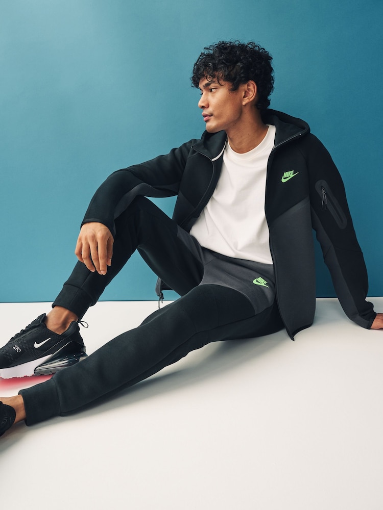 Nike Black/Green Tech Fleece Joggers - Image 4 of 7