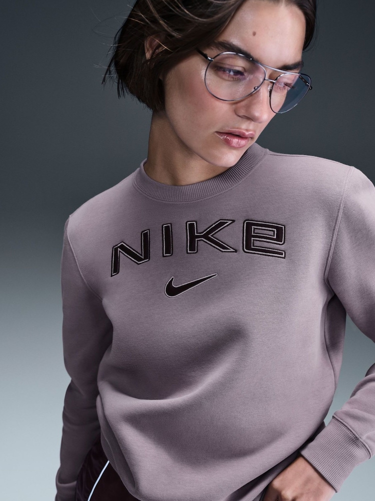 Lila mov - Hanorac Nike Phoenix Fleece Standard Varsity Logo cu decolteu - Image 3 of 5