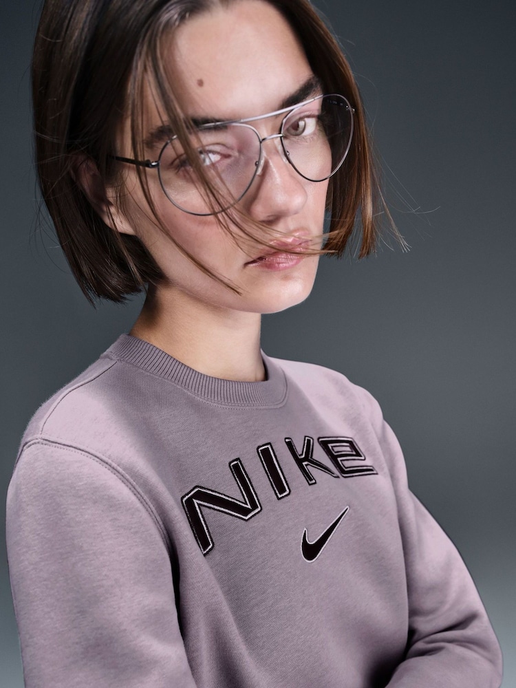 Lila mov - Hanorac Nike Phoenix Fleece Standard Varsity Logo cu decolteu - Image 4 of 5