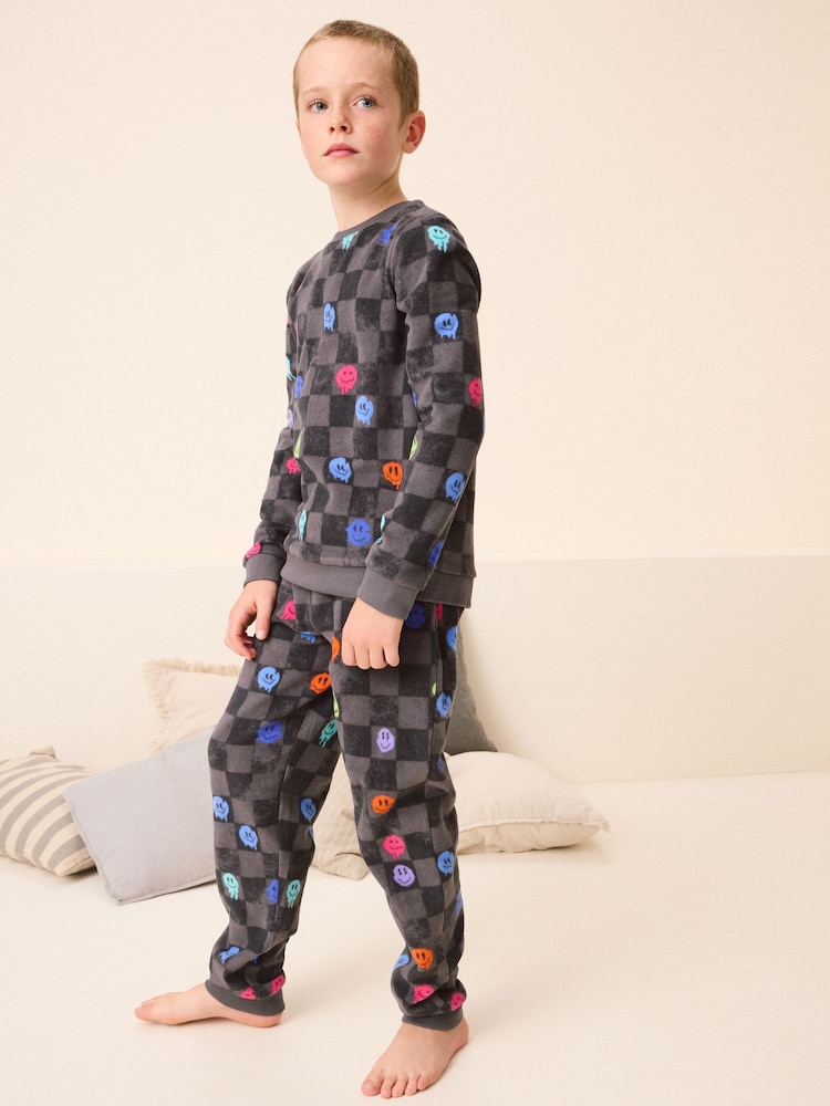 Schwarz/Weiß, Schachbrettmuster, fröhliches Gesicht - Schlafanzug aus weichem Fleece mit Elastan (3 – 16 Jahre) - Bild 2 von 9 Schwarz/Weiß, Schachbrettmuster, fröhliches Gesicht - Schlafanzug aus weichem Fleece mit Elastan (3 – 16 Jahre) - Bild 2 von 9