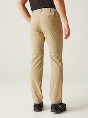لون طبيعي - Regatta Highton Zip Off Stretch Trousers - صورة 2 من 9