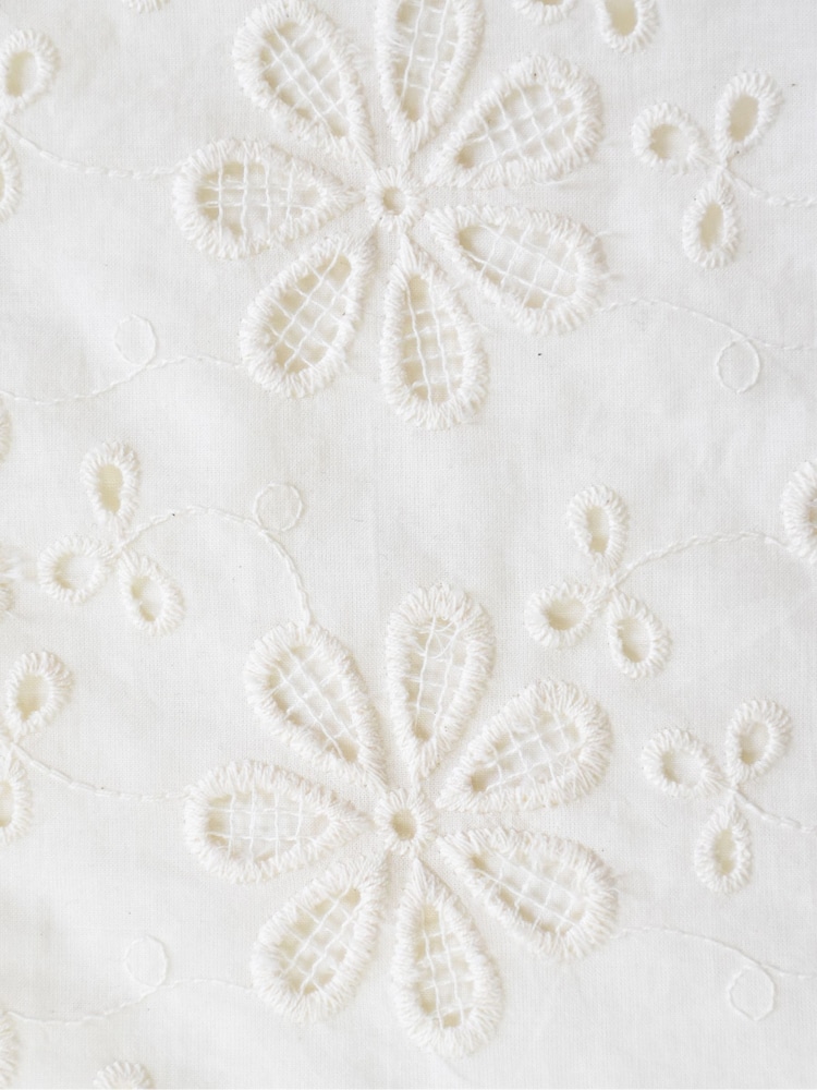 Haut Ro&Zo 100% coton brodé à ourlet festonné et dos nu - Image 4 of 7