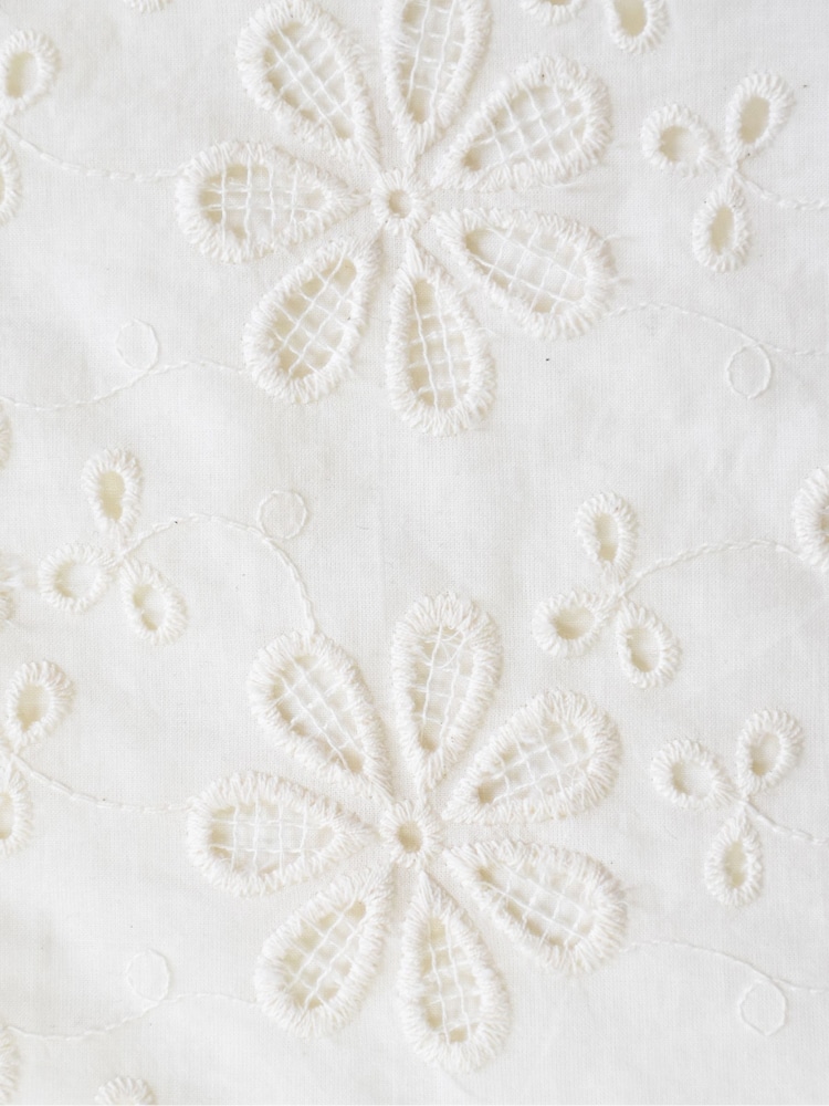 Haut Ro&Zo 100% coton brodé à ourlet festonné et dos nu - Image 7 of 7