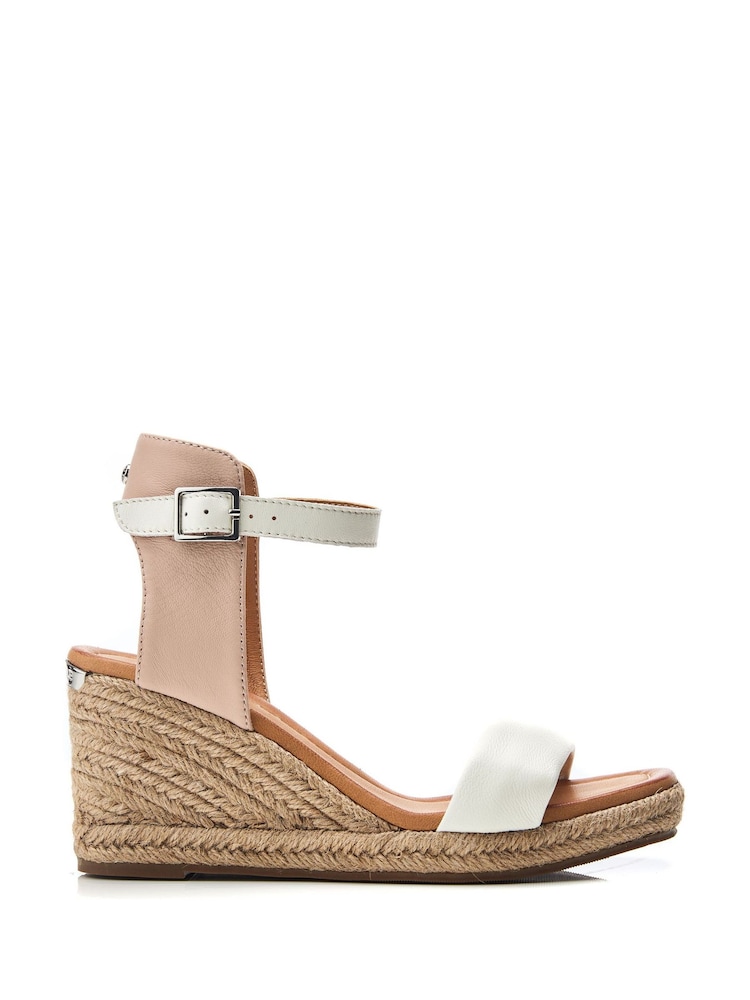 Nude - Sandalias de cuña con dos tiras y punta cuadrada Phyllis de Moda in Pelle - Imagen 1 de 4
