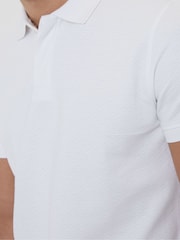 أبيض مزركش - قميص بولو قطن 100% بتفصيل ياقة منسوجة من خطوط متعاكسة من Threadbare - صورة 4 من 4