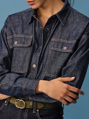 Rinse-Waschung, Blau - Übergroßes Denim-Hemd aus 100% Baumwolle mit Print - Bild 4 von 6