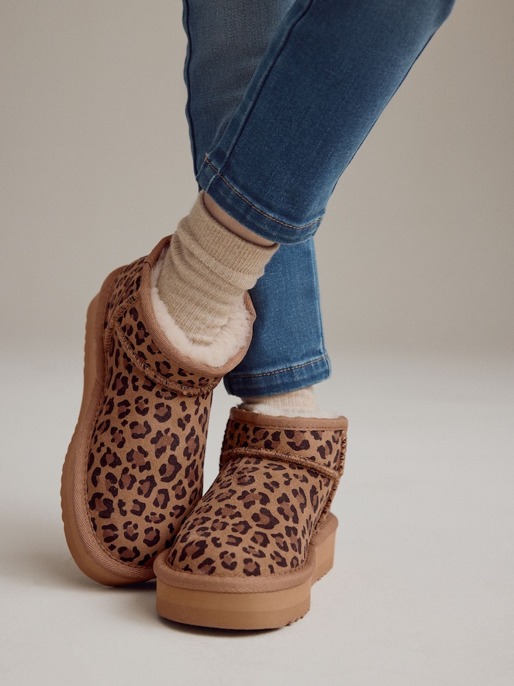 صورة حيوان - Flatform Mini Warm Lined Water Repellent Suede Pull-On Boots - صورة 1 من 8