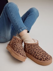 صورة حيوان - Flatform Mini Warm Lined Water Repellent Suede Pull-On Boots - صورة 3 من 8
