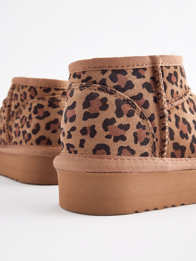 صورة حيوان - Flatform Mini Warm Lined Water Repellent Suede Pull-On Boots - صورة 8 من 8