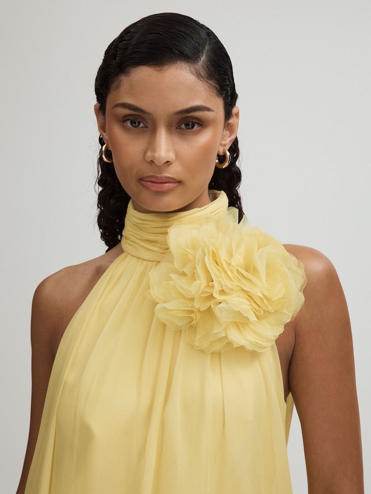 فستان ماكسي شيفون بكشكش قابل للإزالة من Halston - Image 4 of 6