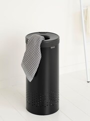 Brabantia Matt Black Laundry Bin 35L Plastic lid - Image 5 of 6