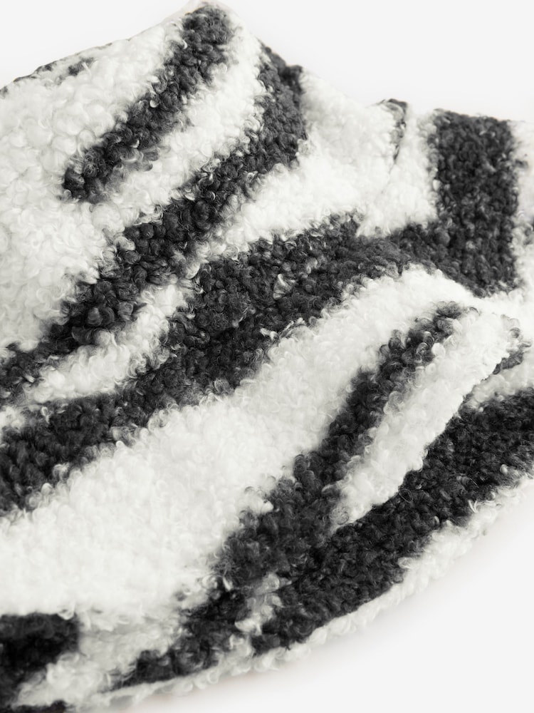 Rockett St George Zebra Print Borg Bucket Hat - Image 3 of 3