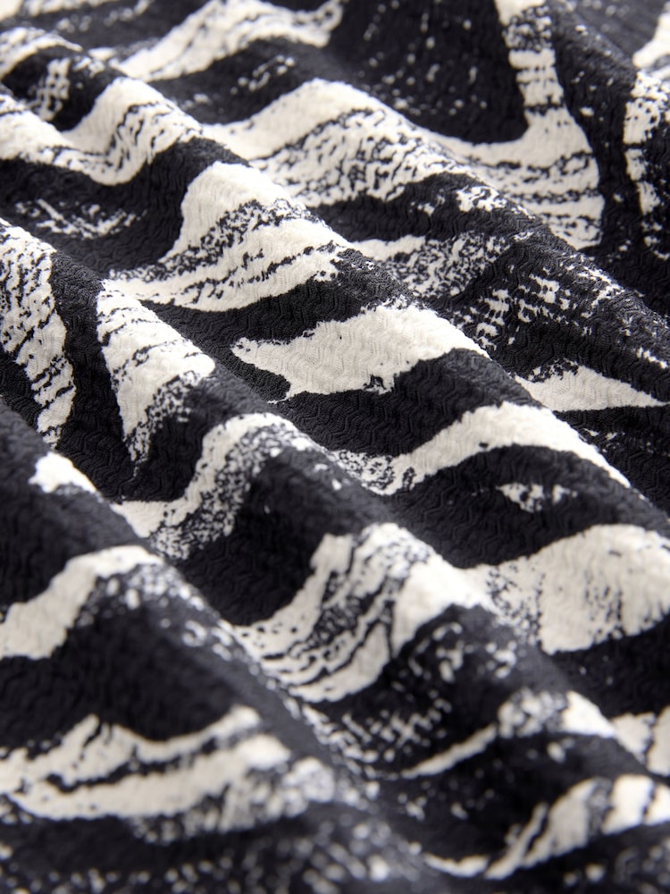 Black/White Zebra Print Textured Ruched Side Short Sleeve Top - Image 7 of 7