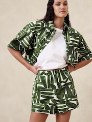 Banana Republic Green Twill Pull On Shorts - Image 1 of 4