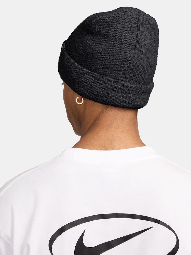 Черный - Nike Пиковая уютная шапочка - Изображение 2 из 4 Черный - Nike Пиковая уютная шапочка - Изображение 2 из 4