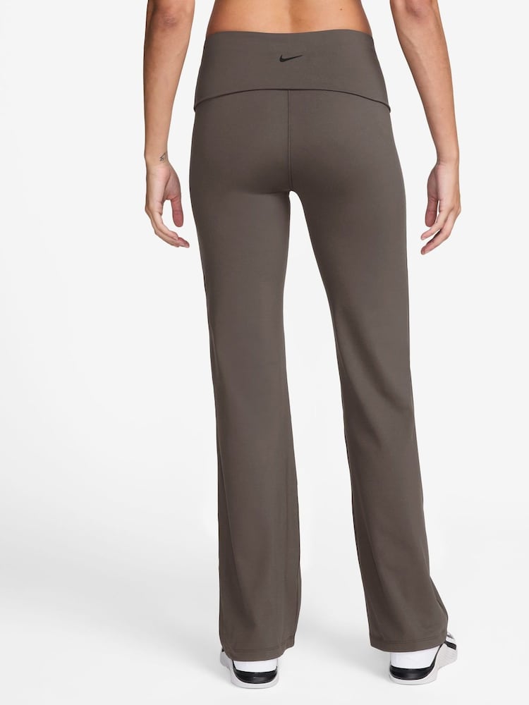 Leggings acampanados con cintura vuelta de tiro alto One de Nike - Imagen 2 de 3
