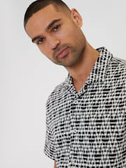 Threadbare Black Blend Zig Zag Revere Collar Short Sleeve Shirt - Image 2 of 3