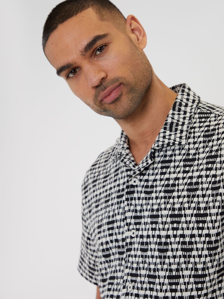 Threadbare Black Blend Zig Zag Revere Collar Short Sleeve Shirt - Image 2 of 3