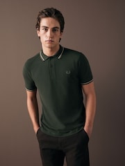 Night Green/Silver Blue/Marmalade - Fred Perry polo met tweekleurig gestreept randje - Image 1 of 7