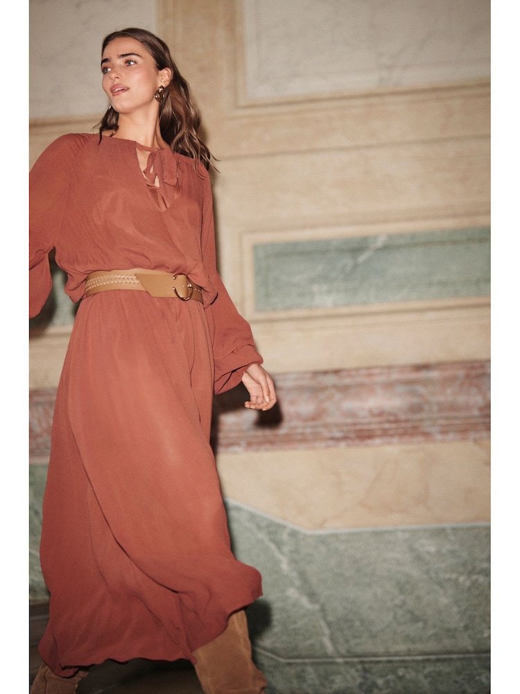 Rosenholz - Maxikleid mit gerafftem Bindeband am Ausschnitt und voluminösen Ärmeln - Bild 1 von 6 Rosenholz - Maxikleid mit gerafftem Bindeband am Ausschnitt und voluminösen Ärmeln - Bild 1 von 6