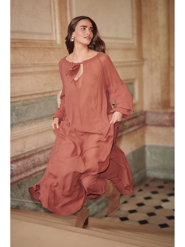 Rosenholz - Maxikleid mit gerafftem Bindeband am Ausschnitt und voluminösen Ärmeln - Bild 2 von 6 Rosenholz - Maxikleid mit gerafftem Bindeband am Ausschnitt und voluminösen Ärmeln - Bild 2 von 6