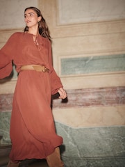 Rosenholz - Maxikleid mit gerafftem Bindeband am Ausschnitt und voluminösen Ärmeln - Bild 5 von 6