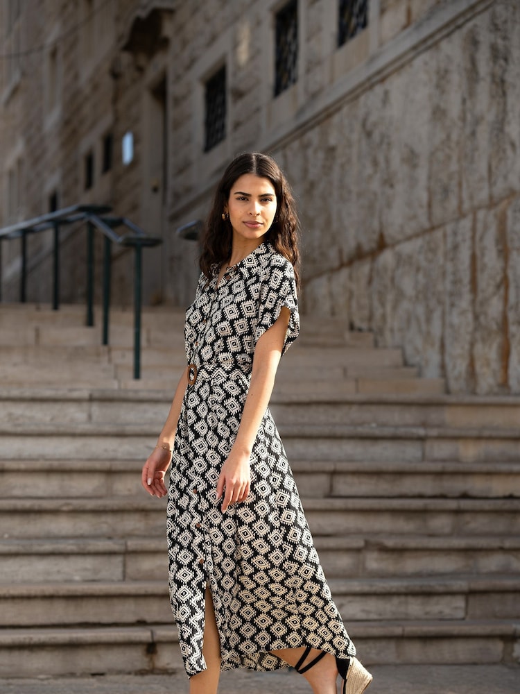 Schwarz - Yumi Midi-Hemdkleid aus Viskose mit passendem Gürtel - Bild 1 von 5 Schwarz - Yumi Midi-Hemdkleid aus Viskose mit passendem Gürtel - Bild 1 von 5