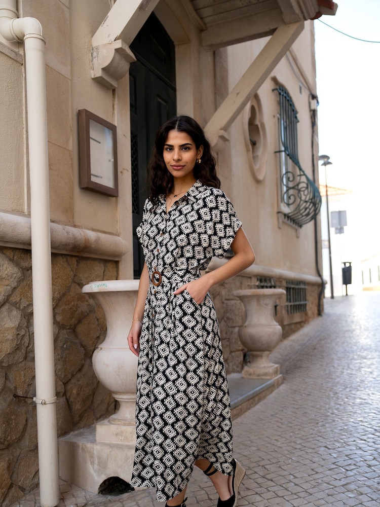 Schwarz - Yumi Midi-Hemdkleid aus Viskose mit passendem Gürtel - Bild 2 von 5 Schwarz - Yumi Midi-Hemdkleid aus Viskose mit passendem Gürtel - Bild 2 von 5