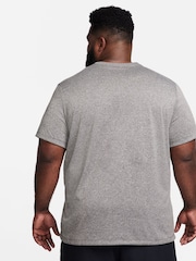 Серый/черный - Спортивная футболка Nike Dri-FIT Legend  - Изображение 2 из 5