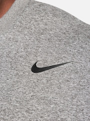 Серый/черный - Спортивная футболка Nike Dri-FIT Legend  - Изображение 4 из 5
