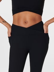 Schwarz - Sweaty Betty Super Soft Ultra-Lite 7/8 Wrap Yoga Leggings - Bild 3 von 7