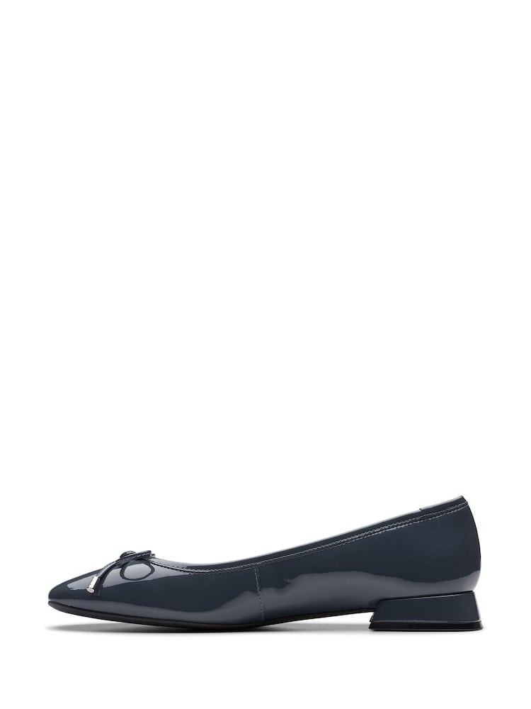 Clarks Blue Patent Ubree15 Step Shoes - Image 2 of 7