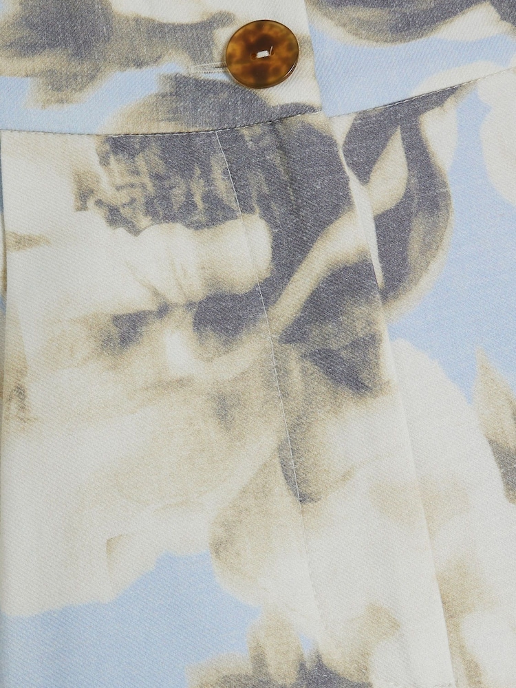 River Island Blue Floral Print Tailored Shorts - Image 4 of 4