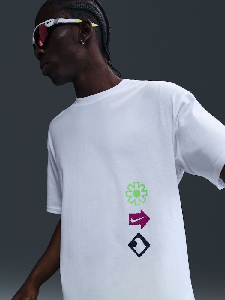 Nike White Graphic T-Shirt - Image 5 of 5 Nike White Graphic T-Shirt - Image 5 of 5