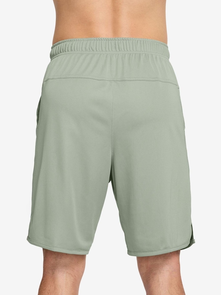 Зеленый - Nike Totality Dri-FIT 9 inch Unlined Versatile Shorts - Изображение 2 из 4