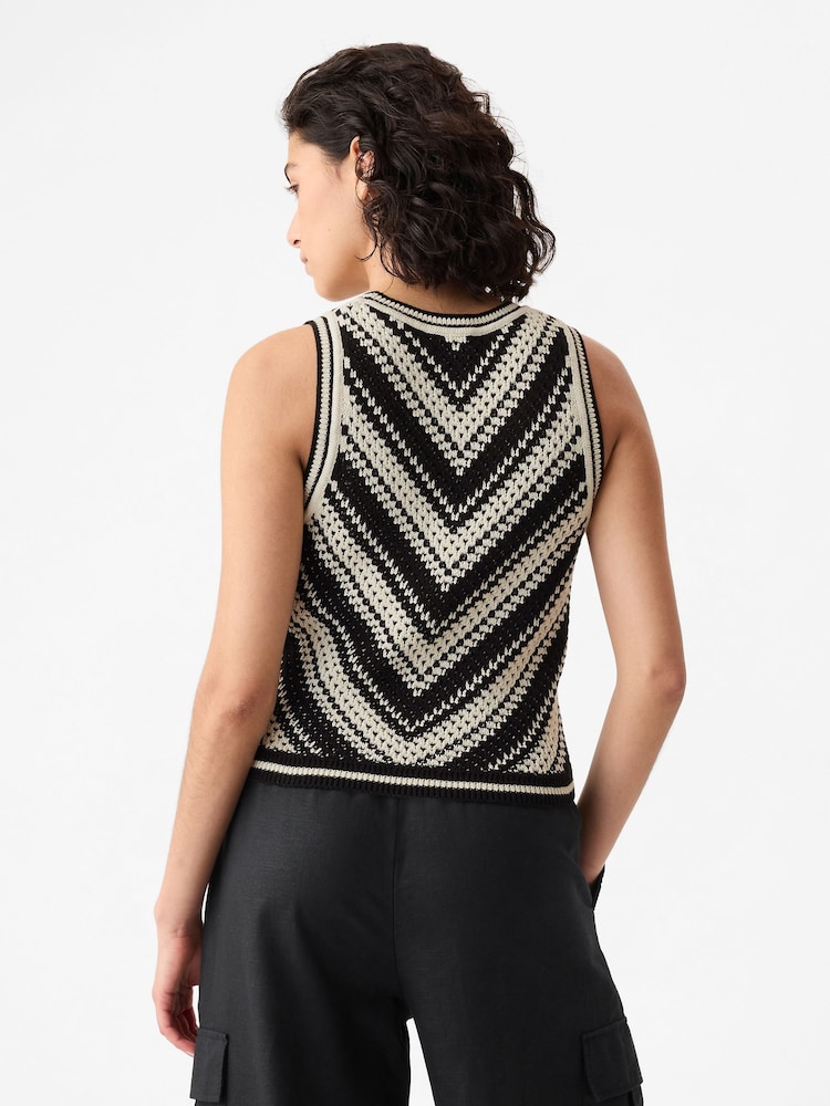 Gap Black & Cream Crochet Vest - Image 2 of 5 Gap Black & Cream Crochet Vest - Image 2 of 5