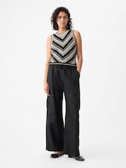 Gap Black & Cream Crochet Vest - Image 3 of 5