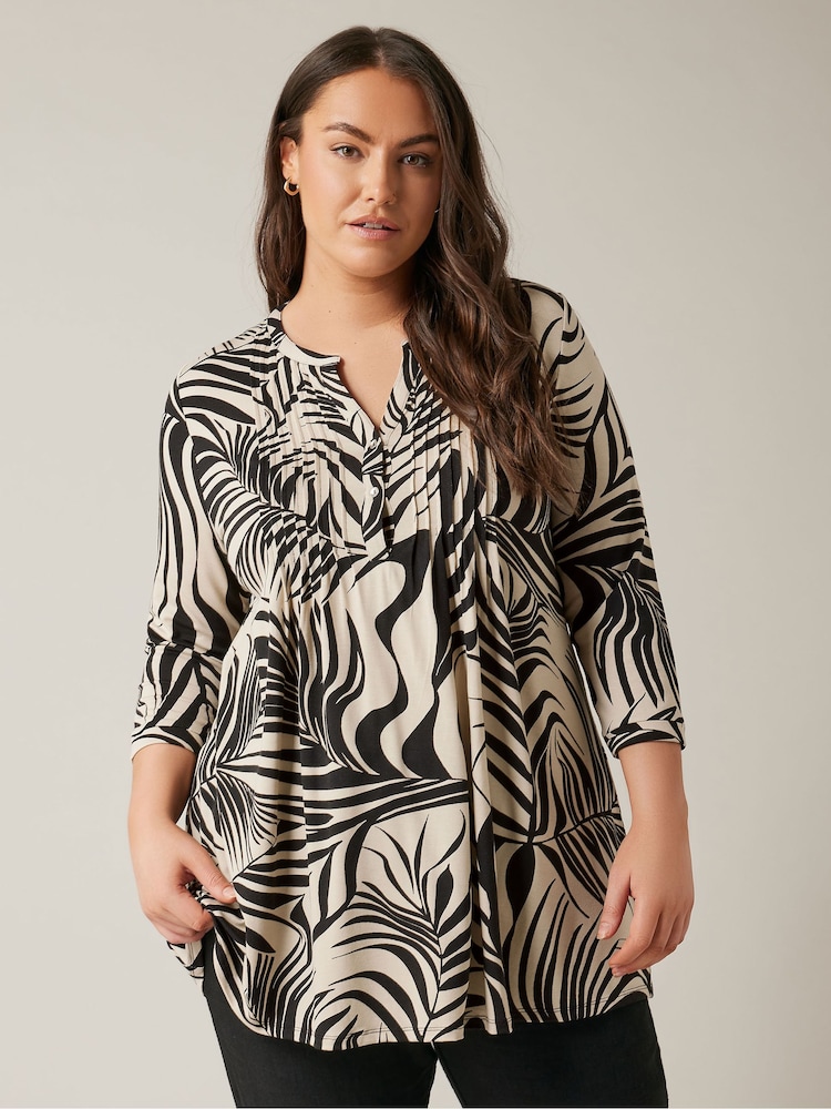 EVANS Curve Abstract Print Pintuck Blouse - Image 1 of 5