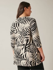 EVANS Curve Abstract Print Pintuck Blouse - Image 3 of 5